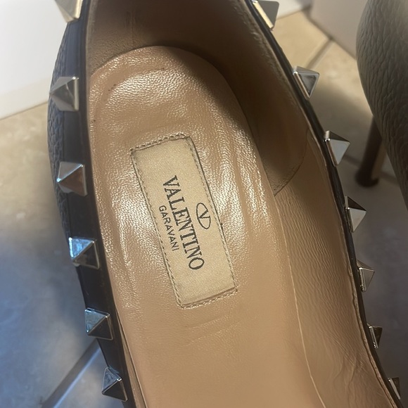 Valentino Garavani Black Leather Gold Rockstud - Picture 7 of 8